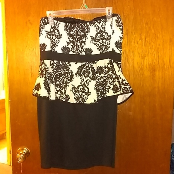 Dress - Picture 2 of 2